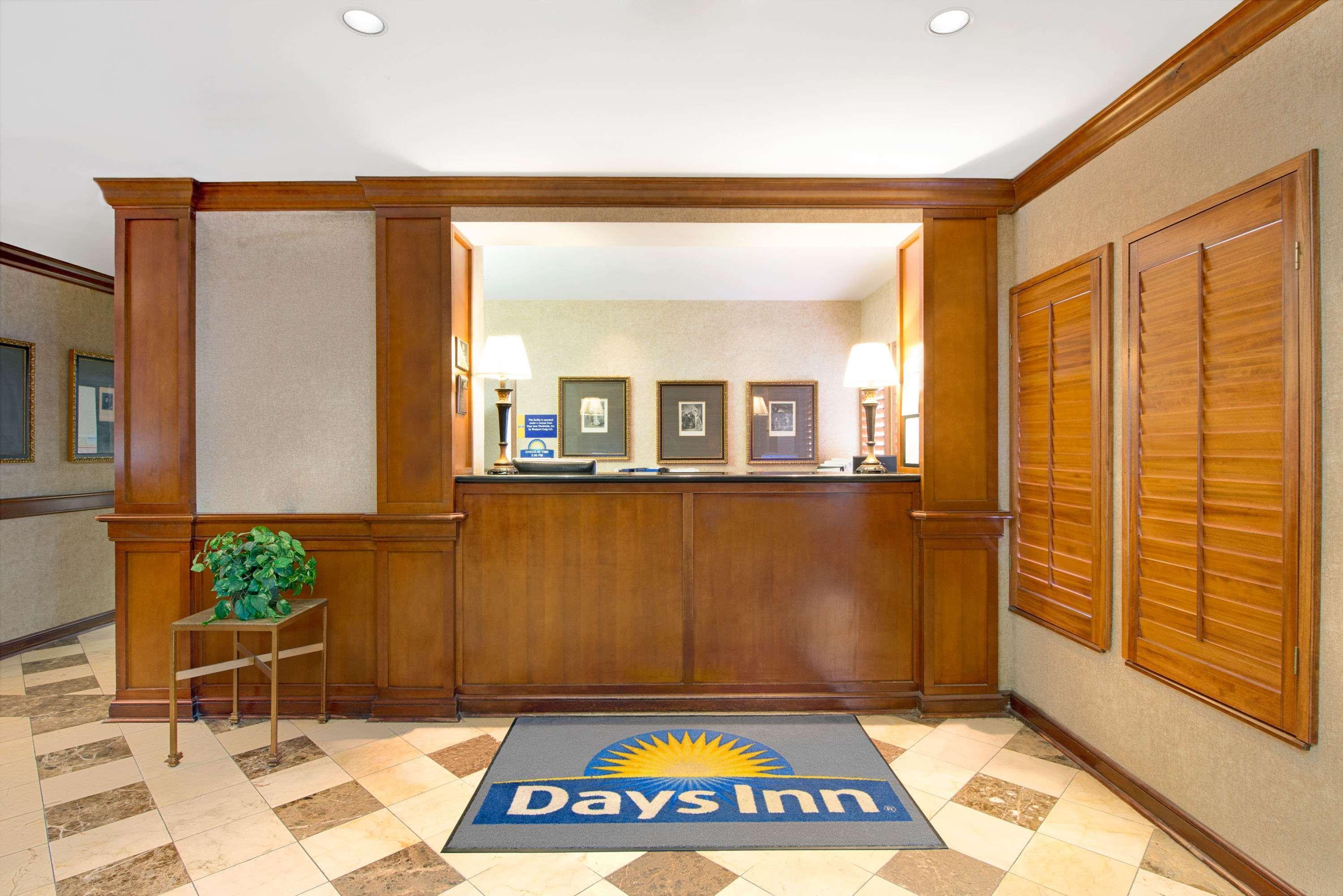 Days Inn By Wyndham St. Louis/Westport Mo Maryland Heights Eksteriør billede